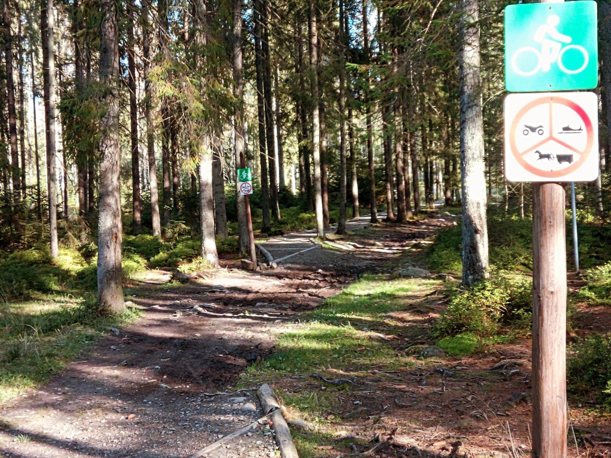 Eco Domek Z Duzym Ogrodem I Widokiem Мурзасичле Екстериор снимка